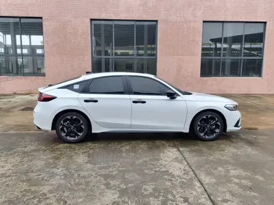 Honda Civic 2025, 13700 км, за 13997.54 USD