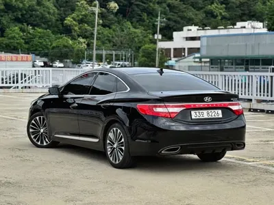 Hyundai Grandeur 2011, 108000 км, за 3187.62 USD