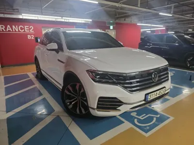 Volkswagen Touareg 2021, 55100 км, за 45530.88 USD