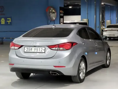 Hyundai Avante 2015, 167995 км, за 2953.92 USD