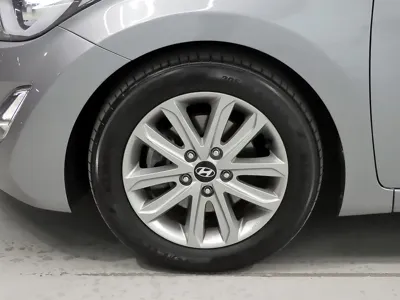 Hyundai Avante 2015, 167995 км, за 2953.92 USD