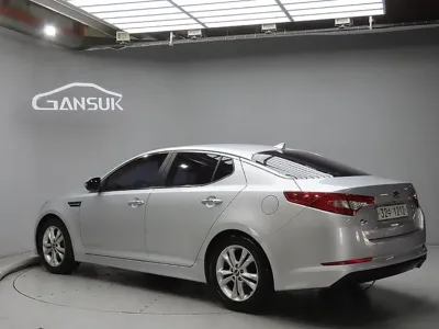 Kia K5 2011, 185190 км, за 2599.35 USD