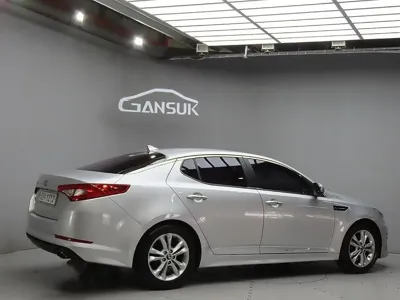 Kia K5 2011, 185190 км, за 2599.35 USD