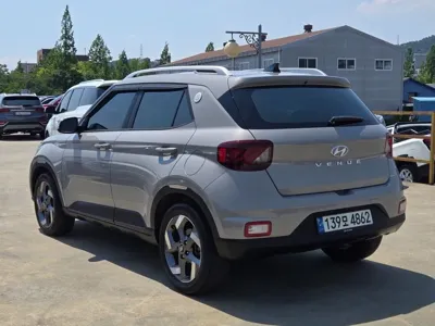 Hyundai Venue 2021, 51697 км, за 10962.32 USD