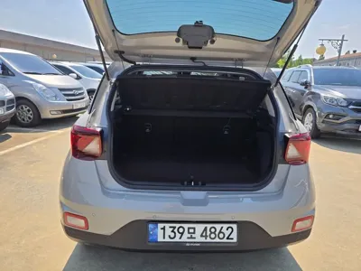 Hyundai Venue 2021, 51697 км, за 10962.32 USD - фото 20