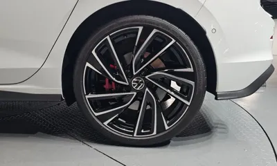 Volkswagen Golf 2024, 10865 км, за 24429.98 USD - фото 21