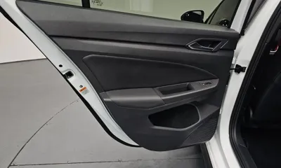 Volkswagen Golf 2024, 10865 км, за 24429.98 USD - фото 25