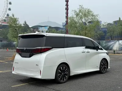 Toyota Alphard 2023, 47000 км, за 110212.22 USD