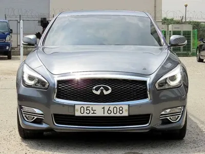 Infiniti Q70 · 2017 год