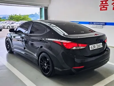 Hyundai Avante 2015, 31427 км, за 4069.84 USD