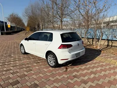 Volkswagen Golf 2018, 100000 км, за 8357.7 USD