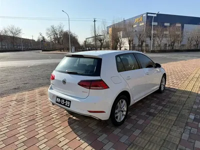 Volkswagen Golf 2018, 100000 км, за 8357.7 USD