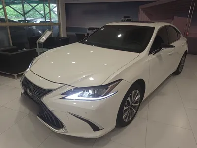 Lexus ES · 2021 год