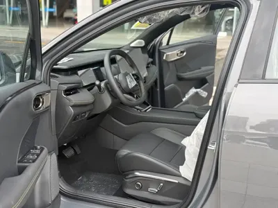 Lynk & Co 06 2026, 100 км, за 13555.51 USD