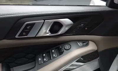 BMW X5M 2022, 42265 км, за 56782.17 USD - фото 31