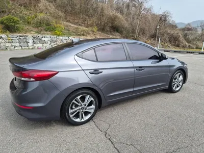 Hyundai Avante 2018, 106824 км, за 5856.68 USD