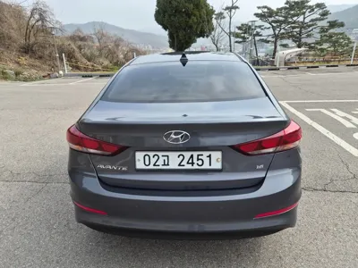 Hyundai Avante 2018, 106824 км, за 5856.68 USD
