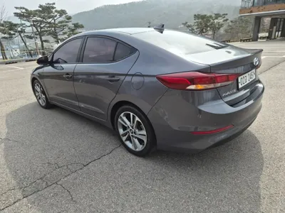 Hyundai Avante 2018, 106824 км, за 5856.68 USD