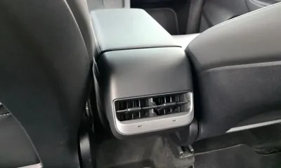 Tesla Model Y 2024, 32184 км, за 26587.78 USD - фото 35