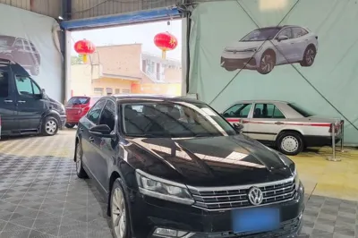 Volkswagen Passat 2017, 103600 км, за 11324 USD