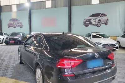 Volkswagen Passat 2017, 103600 км, за 11324 USD