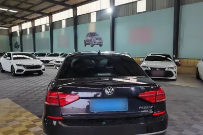Volkswagen Passat 2017, 103600 км, за 11324 USD
