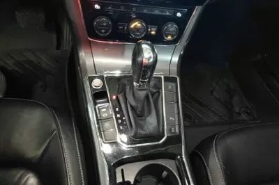 Volkswagen Passat 2017, 103600 км, за 11324 USD - фото 10