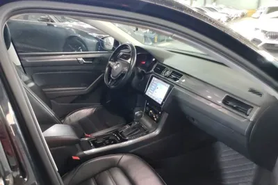 Volkswagen Passat 2017, 103600 км, за 11324 USD - фото 13