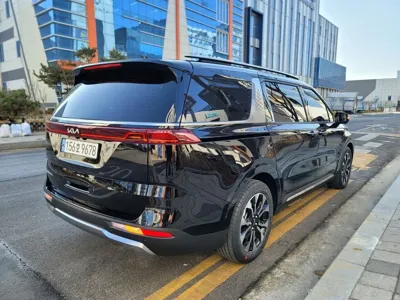 Kia Canival 2023, 30000 км, за 7894.91 USD