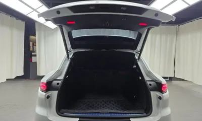Porsche Cayenne 2021, 12595 км, за 65554.36 USD - фото 20