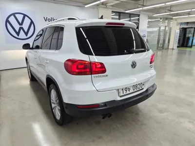 Volkswagen Tiguan 2016, 214569 км, за 6837.27 USD - фото 17
