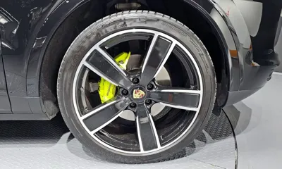 Porsche Cayenne 2023, 35343 км, за 77293.09 USD