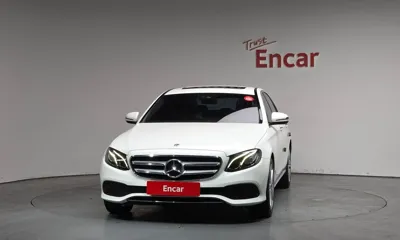 Mercedes-Benz E-Class 2018, 52165 км, за 15229.09 USD