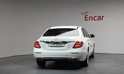 Mercedes-Benz E-Class 2018, 52165 км, за 15229.09 USD