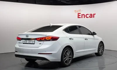 Hyundai Avante 2016, 158288 км, за 5285.76 USD