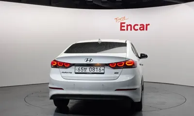 Hyundai Avante 2016, 158288 км, за 5285.76 USD
