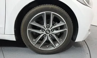 Hyundai Avante 2016, 158288 км, за 5285.76 USD