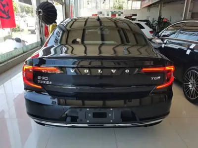 Volvo S90 PHEV 2024, 16100 км, за 27018.08 USD