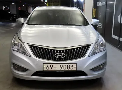 Hyundai Grandeur 2015, 211079 км, за 2905.59 USD