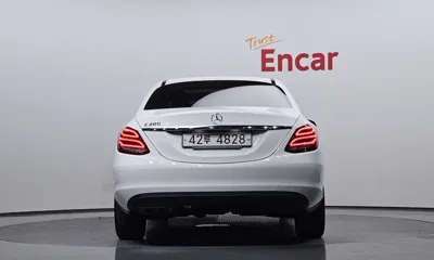 Mercedes-Benz C-Class 2018, 28067 км, за 13680.79 USD - фото 4