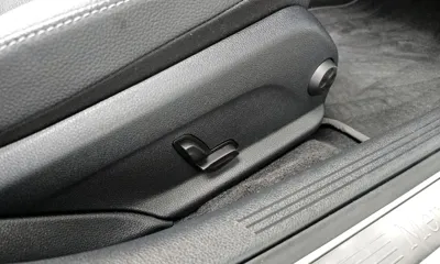 Mercedes-Benz C-Class 2018, 28067 км, за 13680.79 USD - фото 19