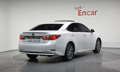Lexus ES 2017, 69276 км, за 15725.14 USD