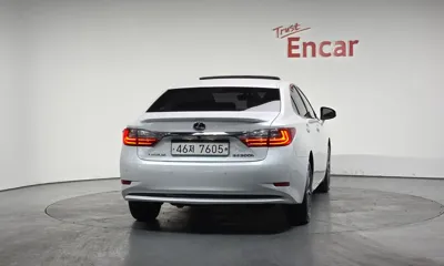Lexus ES 2017, 69276 км, за 15725.14 USD