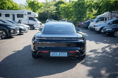 Porsche Taycan 2026, 2000 км, за 96234.58 USD