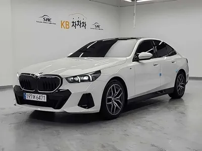 BMW 5-Series 2025, 8186 км, за 40239.21 USD