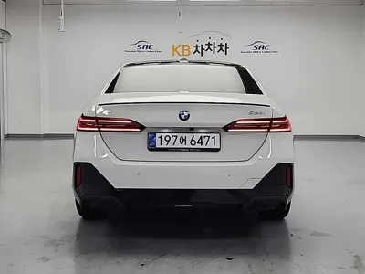 BMW 5-Series 2025, 8186 км, за 40239.21 USD