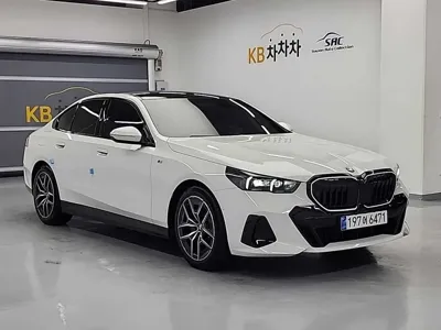 BMW 5-Series 2025, 8186 км, за 40239.21 USD
