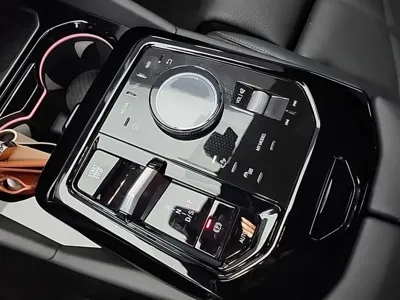 BMW 5-Series 2025, 8186 км, за 40239.21 USD - фото 8