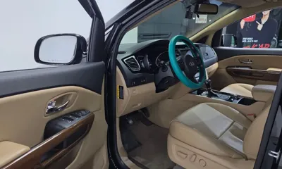 Kia Canival 2016, 110359 км, за 9846.4 USD - фото 10