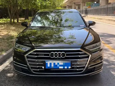 Audi A8 · 2018 год